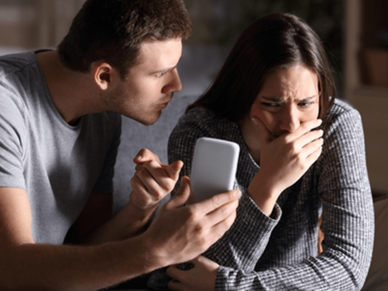 Ngoại Tình Bằng Tin Nhắn: Dấu Hiệu Và Cách Xử Lý 4 Sự đổ vỡ niềm tin trong hôn nhân